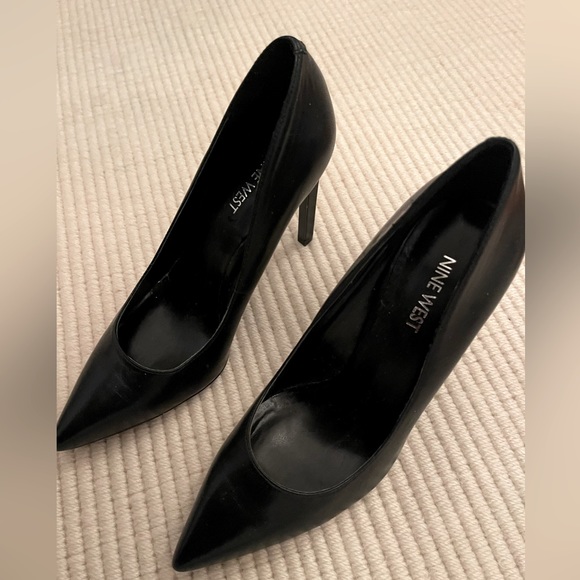 Black Pumps - Picture 1 of 3